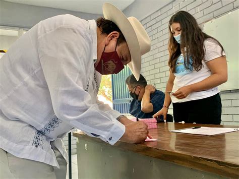 Armando Guadiana Acude A Participar En La Consulta Popular El Siglo