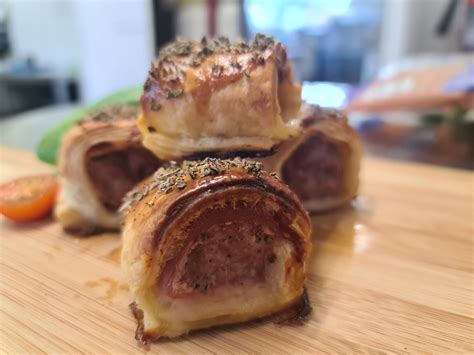 GOURMET SAUSAGE ROLL SELECTION BOX Naked And Ready Foods