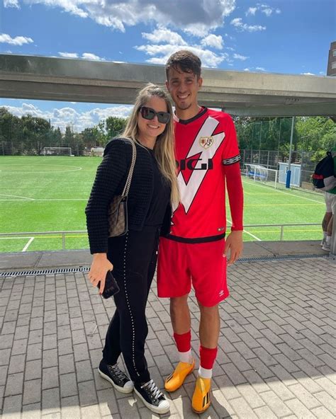 Susana Werner Posa Sorridente J Lio C Sar E Filha Rouba A Cena Por