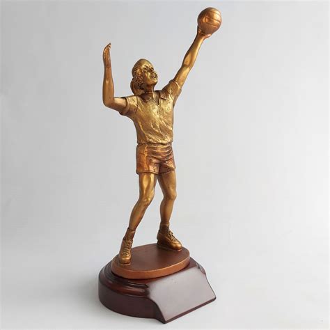 Figura Deportes Voleibol Femenina Lanzando Decorativa Chemar Decor