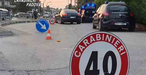 Non Si Ferma Allalt Dei Carabinieri Enne Bloccato E Denunciato Dopo