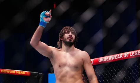 Dana revela que Pereira lo convenció para contratar a Artem Vakhitov