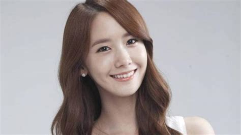 Yoona Snsd Tampil Anggun Dengan Midi Dress Floral Harganya Bikin Salah