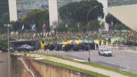 Stf Divulga Imagens Dos Ataques Golpistas De De Janeiro Jornal