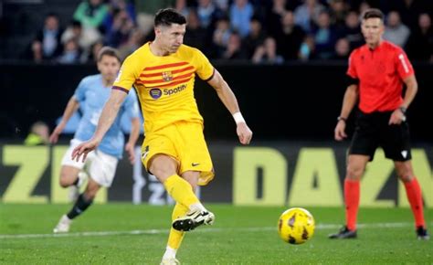 Last-gasp Lewandowski penalty gives Barcelona win at Celta