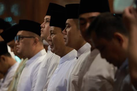 Prabowo Salat Idulfitri Bersama Warga Bojong Koneng Di Masjid Nurul