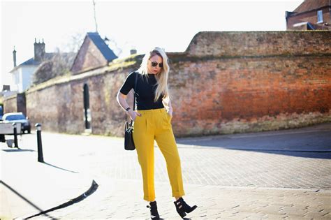 PEG LEG TROUSERS - Mediamarmalade