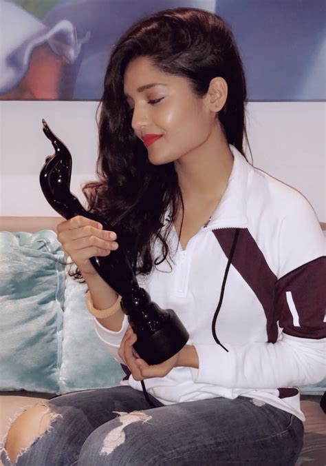 Ritika Singh Hot Navel Images Pics New HD Pictures