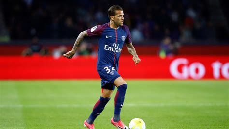 Mercato PSG Dani Alves sagace sur son été très mouvementé