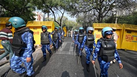 Delhi Traffic Updates Ddu Marg Shut Huge Jams As Aap Protests Against