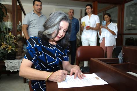 Valle María Cristina Lesmes Asumió Como Gobernadora Encargada