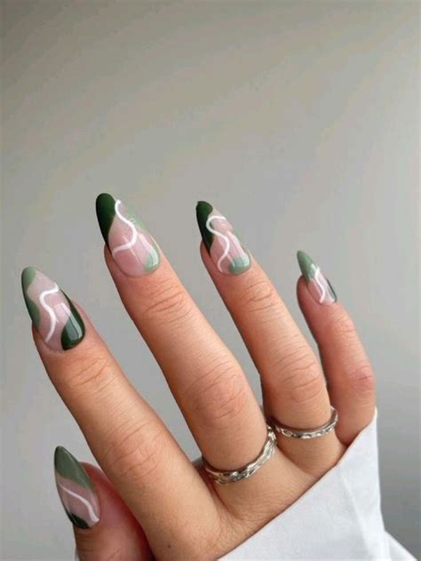 Pin af Juliasanti på INSPIRATION BOARD Nailart Akryl negle ideer