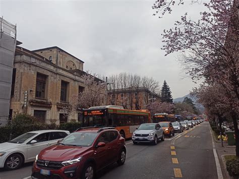 Viale Varese Moto Travolge Disabile In Carrozzina Due Feriti Dopo I