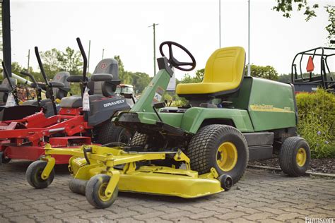 John Deere F725 Riding Lawn Mowers for Sale | USFarmer.com