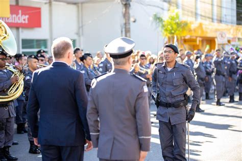 Desfile C Vico Militar Re Ne Mais De Dez Mil Pessoas Na Av Jer Nimo