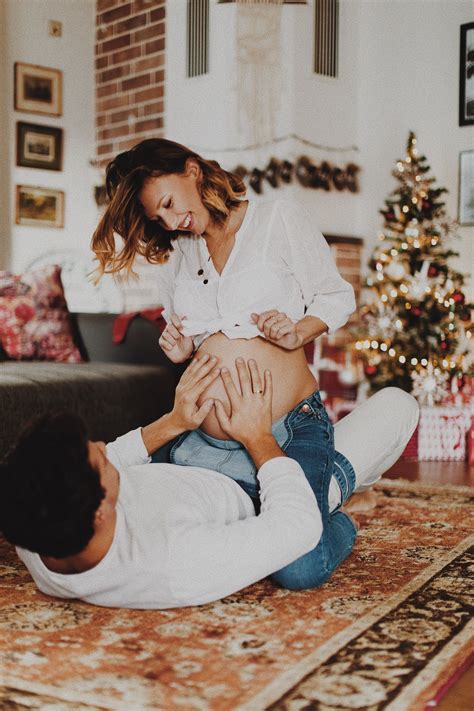 50 Creative Christmas Maternity Photoshoot Ideas 2022 For Any Future