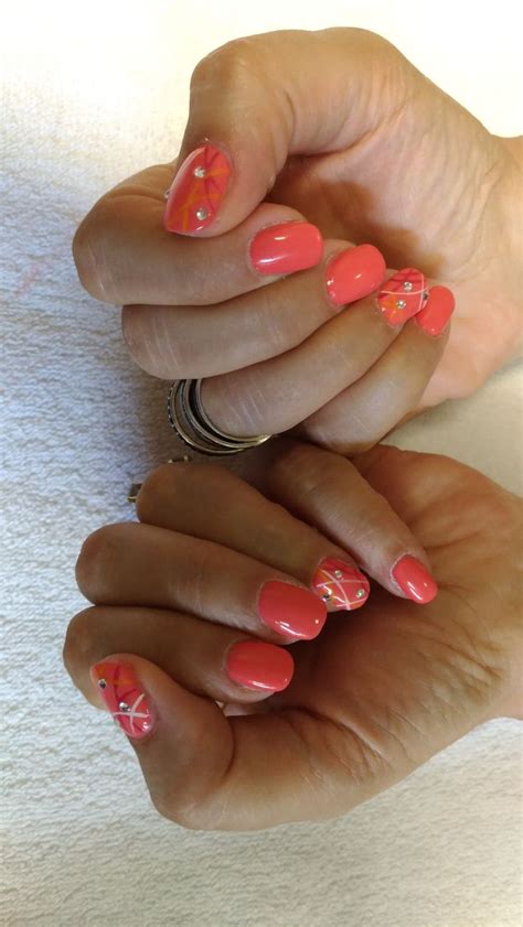 Corallo E Linee Nail Art Unghie