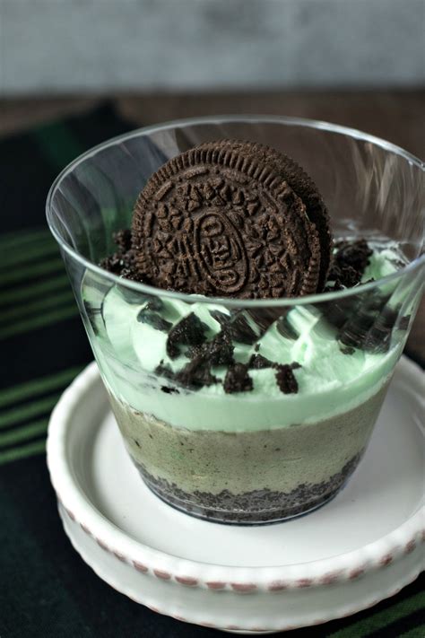 No Bake Mint Oreo Cheesecake Cups