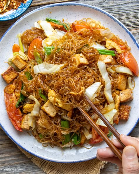 How to Make a Delicious Vegan Pad Woon Sen - WoonHeng