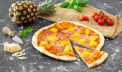 Hawaii Pizza Mit Ananas Und Schinken Resipis