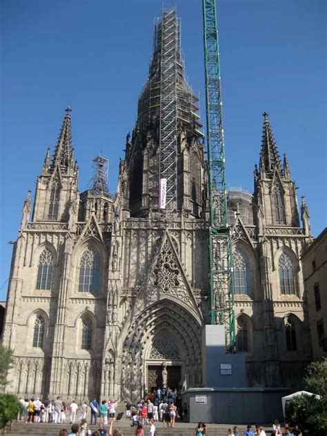 Barcelona Cathedral Building: Barri Gotic - e-architect