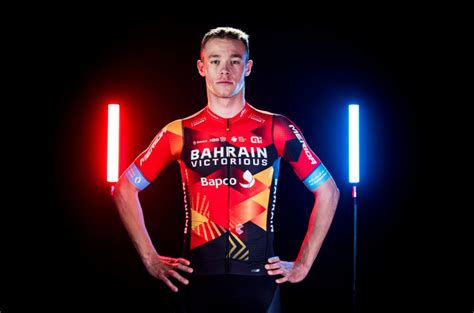 Bahrain Victorious Pr Sente Son Maillot Pour La Saison