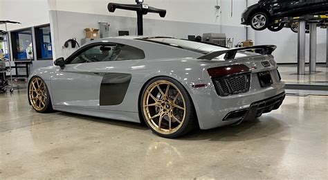 Audi R8 V10 with these custom wheels : r/carporn