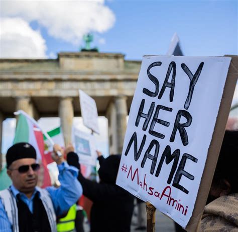 Say Her Name Menschen Protestieren Erneut Zum Iran Welt