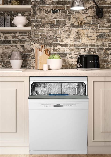 3 Reasons Why SMEG's Free-Standing Dishwasher Is The Perfect Addition ...