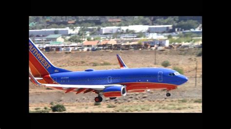 Southwest Airlines Boeing 737 7H4 WL N935WN Arriving Rwy 25R At