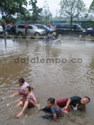 Banjir Di Kebayoran Lama Jakarta Datatempo