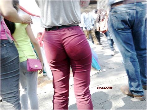 Linda Chava Con Cola Redonda En Pantalon De Vestir Apretado Mujeres