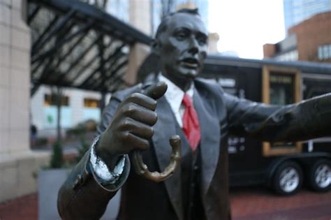 Portlands ‘umbrella Man Statue Vandalized Umbrella Removed For