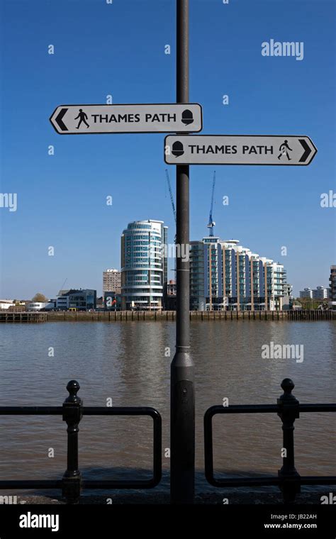Thames Path Signposts And River Thames Fulham London Stock Photo Alamy