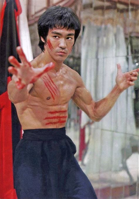 ปักพินโดย Dr Muneeb Hassan ใน Bruce Lee The Legend