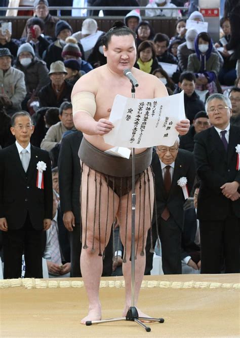 白鵬が右上腕筋断裂の診断明かす スポーツ報知