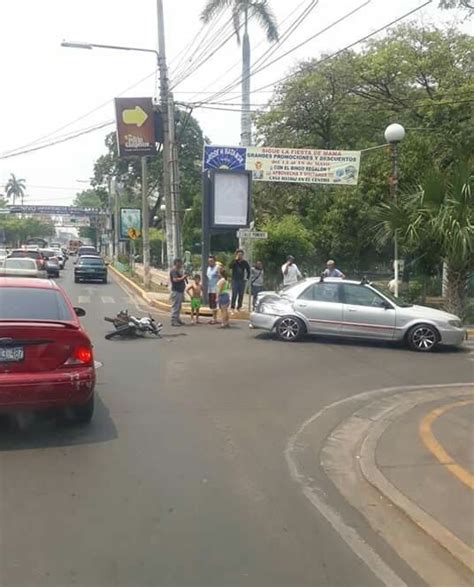 Al Rtux El Salvador On Twitter Tr Ficosv Accidente Sobre La Avenida