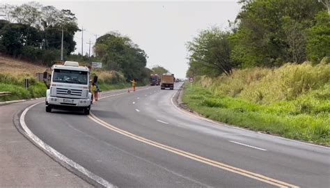 Motoristas devem redobrar cuidado na BR 163 há trabalhadores na pista