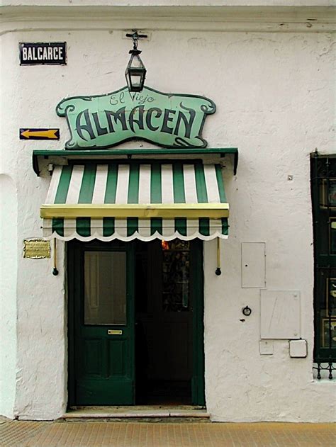 El Viejo Almacén is a Traditional tango y cena dinner venue famoso