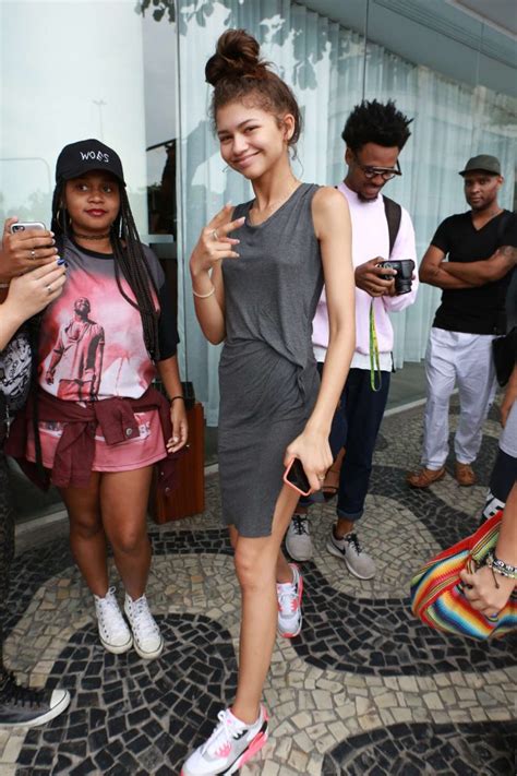 Zendaya Greets Fans Outside Her Hotel 02 Gotceleb