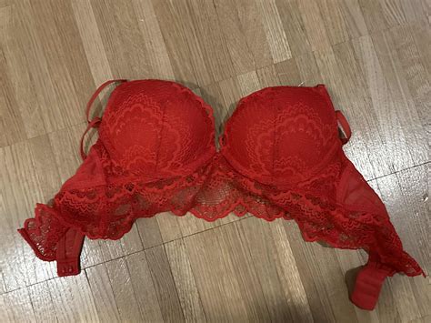 Getragener Sexy Roter BH Buxerie