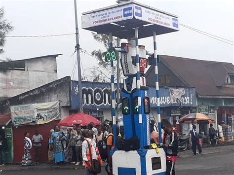 Circulation à Goma un robot roulage installé au rond point Mutinga