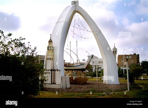 Kuwait City Kuwait Roundabout Sculpture Stock Photo Alamy