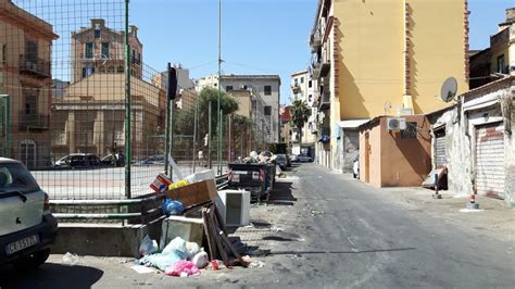 Il Campetto Del Borgo Vecchio Accerchiato Da Rifiuti Mobilita Palermo