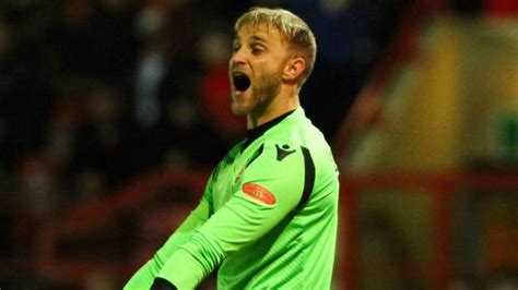 Rob Lainton Wrexham Goalkeeper To Miss Six Weeks With Knee Injury