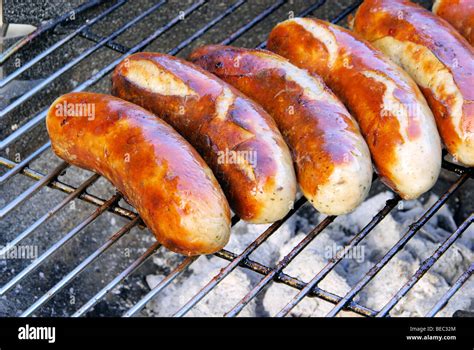 Grillen Bratwurst Barbecue Bratwurst Stock Photo Alamy