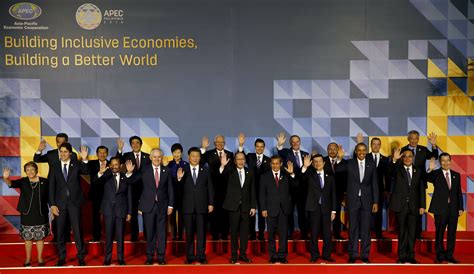 LOOK: World leaders pose for APEC photo | ABS-CBN News