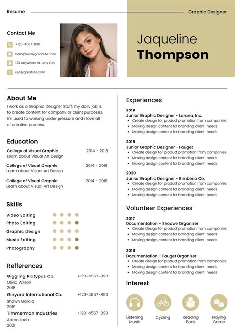 Simple Graphic Designer Resume