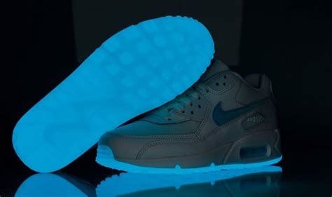 Nike Air Max 90 Gs Glow In The Dark White Photo Blue Sneakerfiles