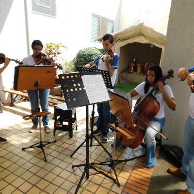 Apresentação de alunos e professores da Instituição Aparecido Savegnago